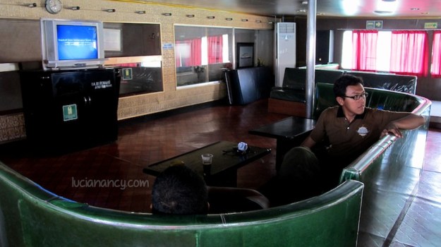 Bisa nonton cable TV juga lho! Biasanya yang diputerin itu film-film Hollywood.