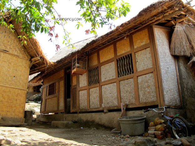 Rumah tempat tinggal Suku Sasak, dikenal dengan sebutan bale.