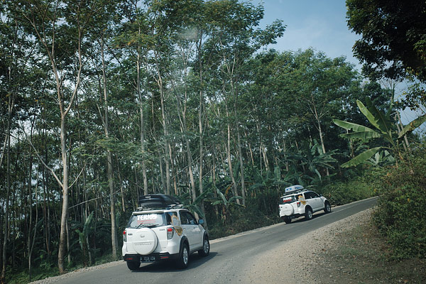 Menurut salah 1 driver yang sudah sering offroad, rute menuju Sawarna adalah rute yang paling ekstrim di antara rute-rute menuju 6 destinasi lainnya.