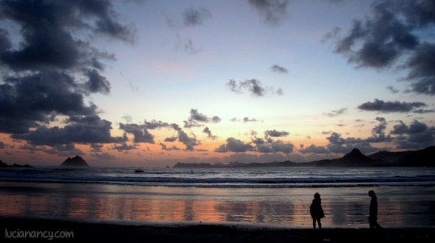 Menyambut serpihan-serpihan senja.